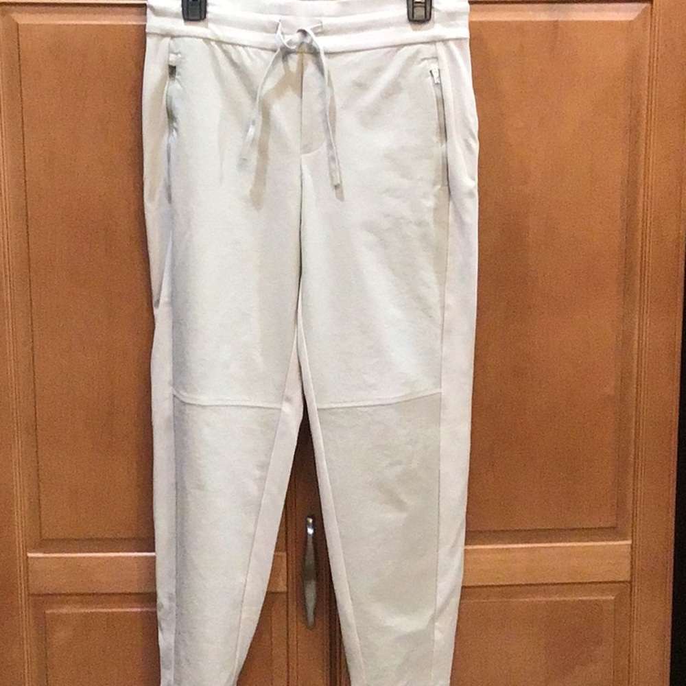 Athleta Headlands Hybred Trek jogger sz. 6
